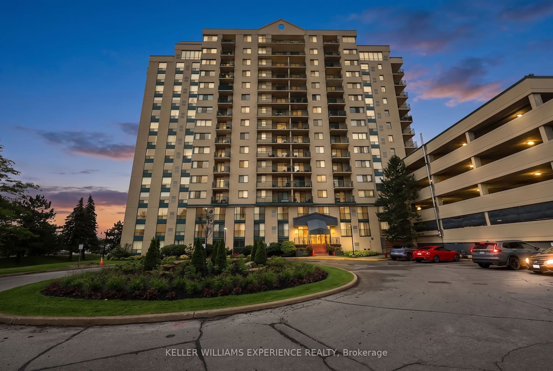 Suite 904 · Floor 9, Unit 904 · 75 Ellen St