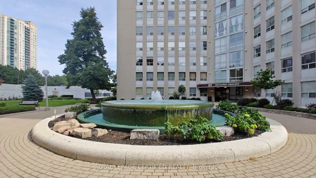 Condo Apartment at 3650 Kaneff Crescent 802, Mississauga, ON L5A 4A1