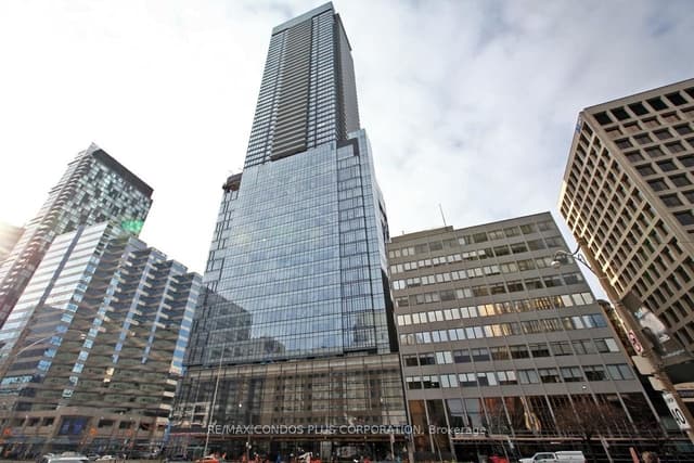 Condo Apartment at 488 University Avenue 3811, Toronto, ON M5G 0C1, Toronto C01