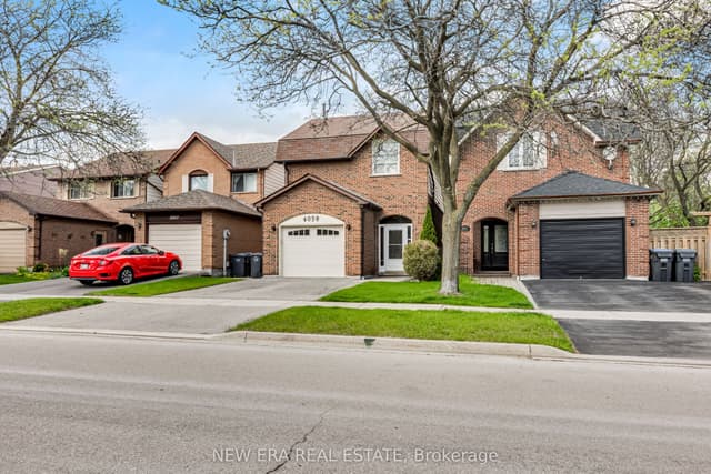Detached at 4059 Teakwood Drive, Mississauga, ON L5C 3L3