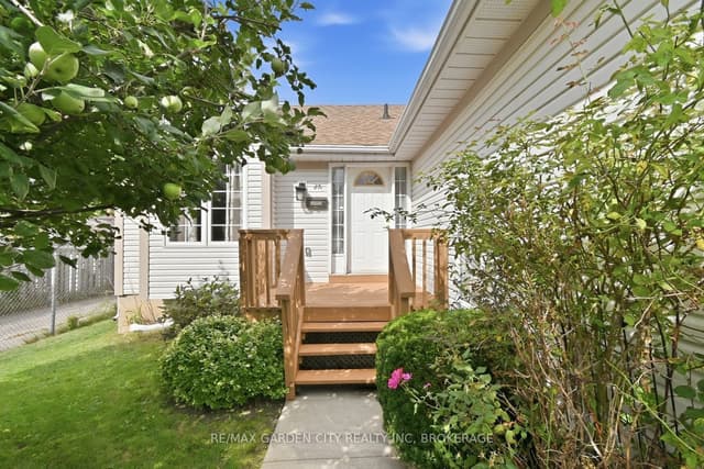 Detached at 21 B Kelson Avenue N, Grimsby, ON L3M 4C6