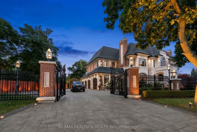 Detached at 20 Bryson Drive, Richmond Hill, ON L4C 6E3