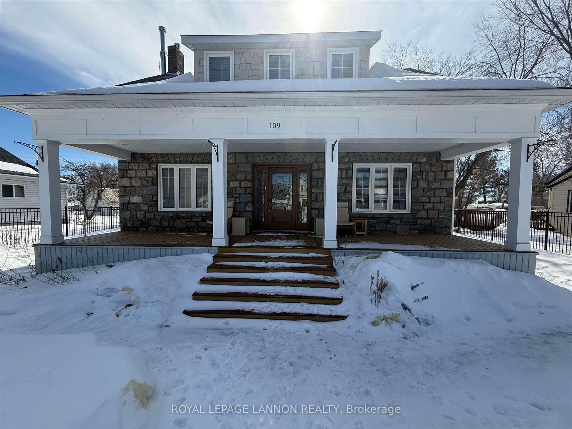 109 King St
