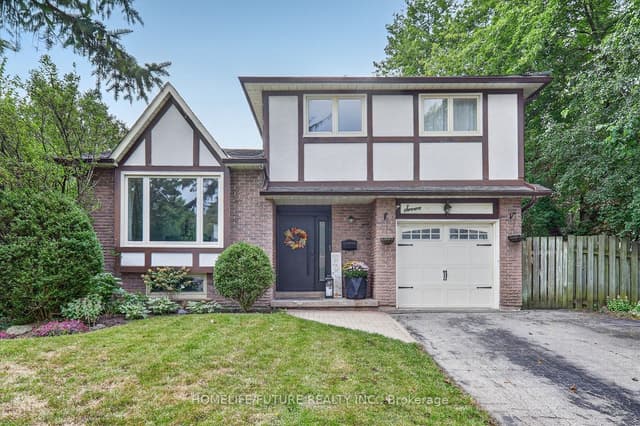 Detached at 7 Toms Court, Whitby, ON L1N 6L6