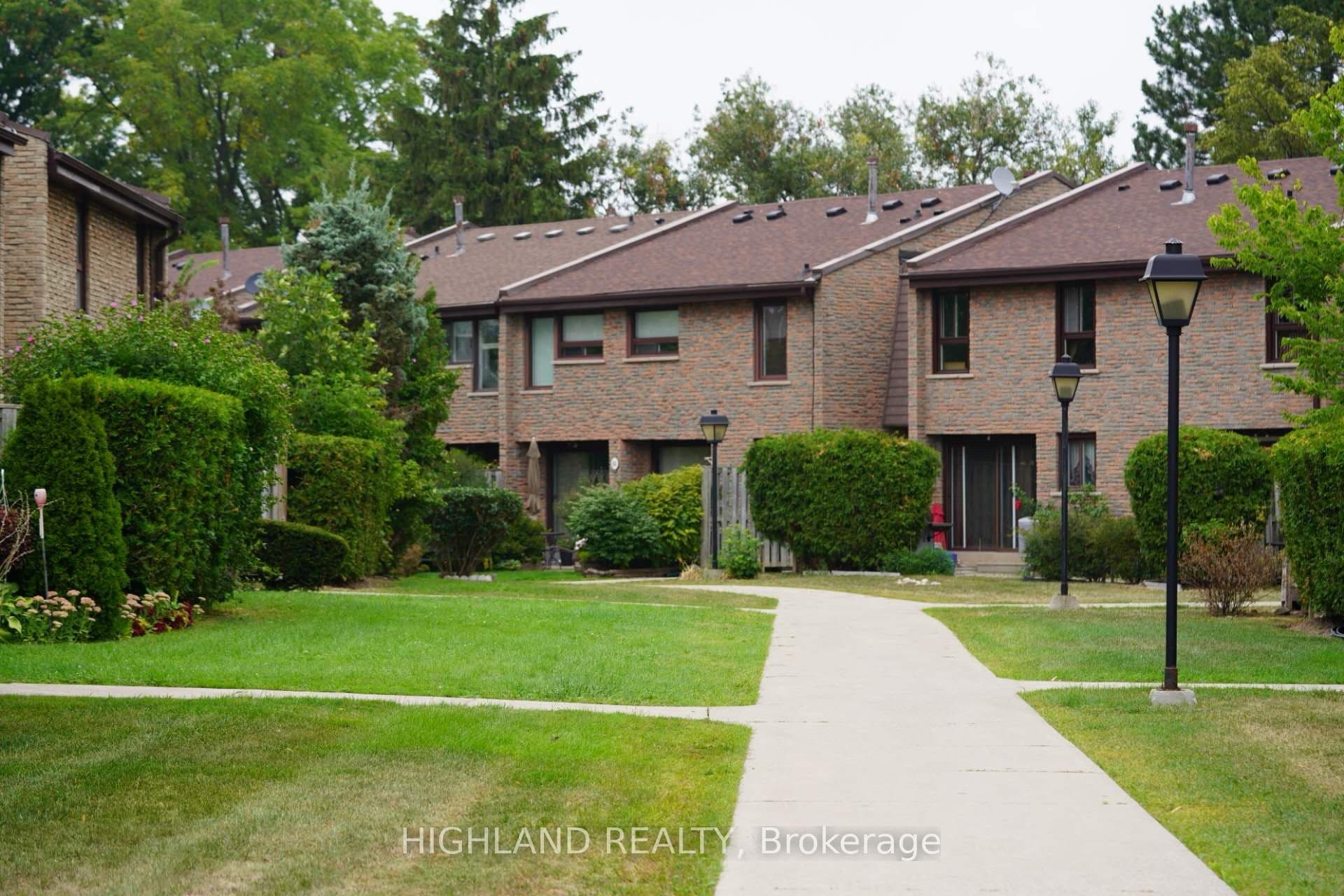 2605 Woodchester Drive in L5K