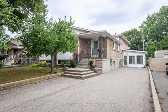 Semi-Detached at 1237 REDBANK Crescent, Oakville, ON L6H 1Y4