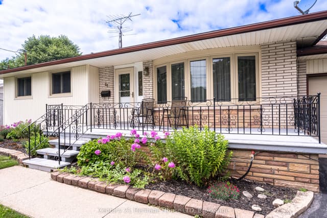 Detached at 64 Croydon Drive, St. Catharines, ON L2M 1J7