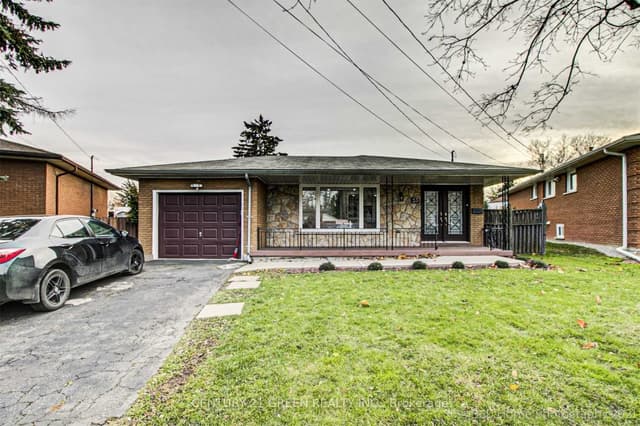 Detached at 33 Garvey Crescent MAIN, Hamilton, ON L8K 3W9