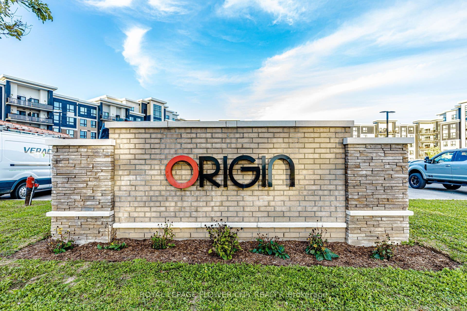 Suite 404 · Floor 4, Unit 404 · 630 Sauve St