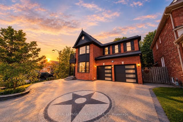 Detached at 81 Bulmer Crescent, Newmarket, ON L3X 3K1