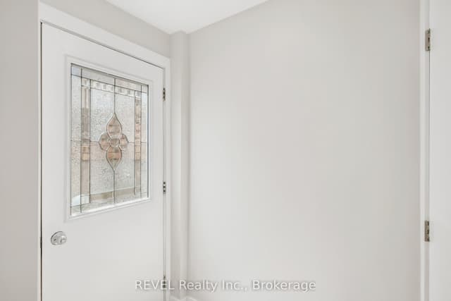 Semi-Detached at 6166 Wildrose Crescent LOWER, Niagara Falls, ON L2G 7T3