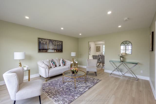 Semi-Detached at 111 Limeridge Road W, Hamilton, ON L9C 2V3