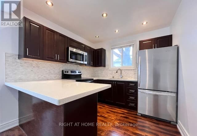 Semi-Detached at 195 Taylor Mills Drive N Upper, Richmond Hill, ON L4C 2T5