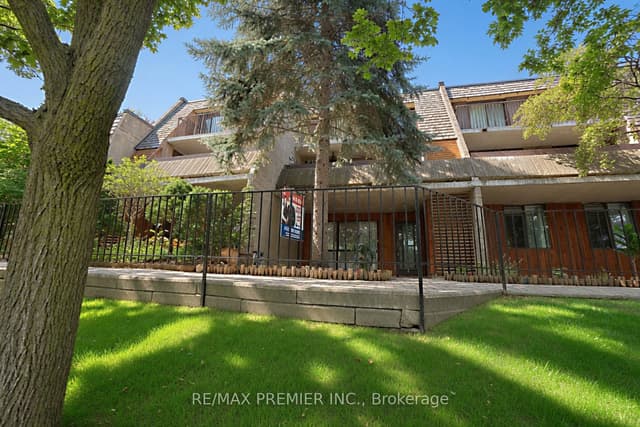 Condo Townhouse at 1250 Mississauga Valley Boulevard 51, Mississauga, ON L5A 3R6
