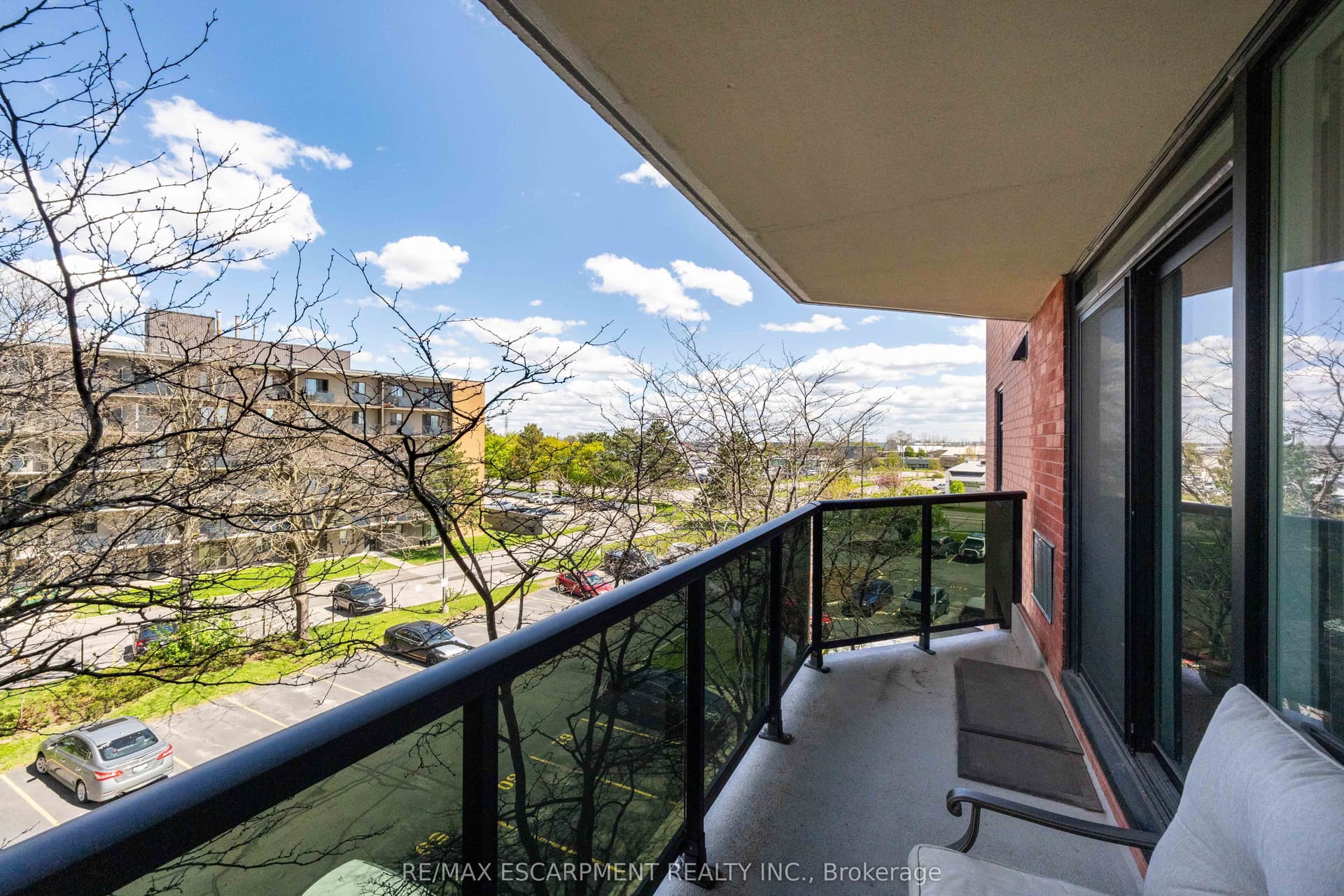 Suite 401 · Floor 4, Unit 401 · 9 Bonheur Crt