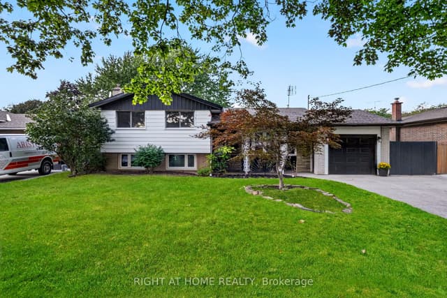 Detached at 19 Brentwood Drive, St. Catharines, ON L2M 4M1