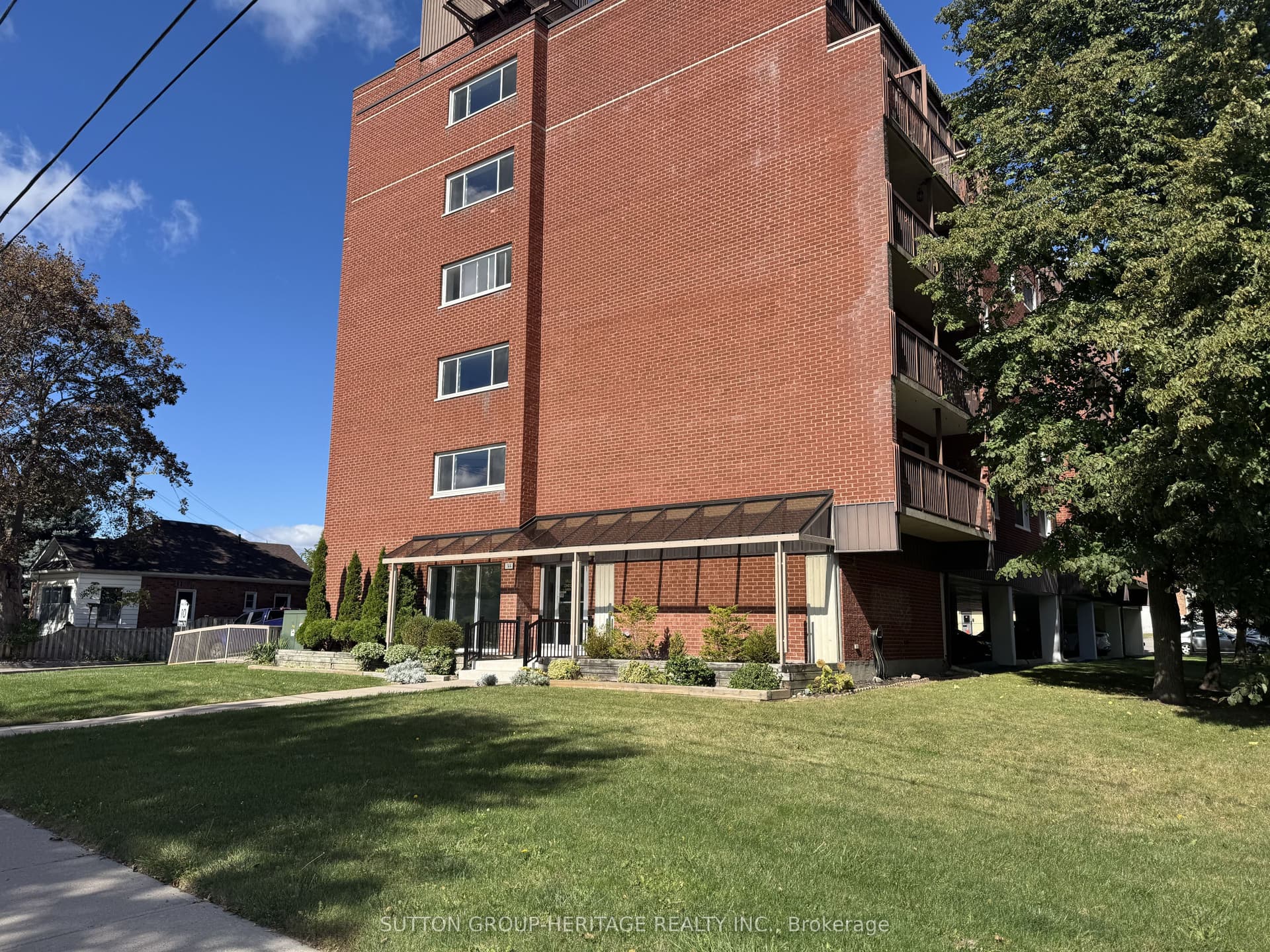 Suite 403 · Floor 4, Unit 403 · 144 Queen St W