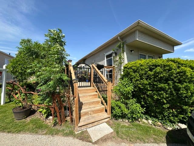 2189 Dundas Street