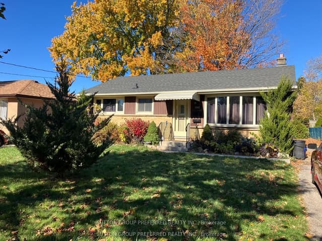 Detached at 1942 Duluth Crescent, London East, ON N5V 1H7