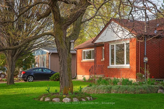 Detached at 3768 Dorchester Road, Niagara Falls, ON L2J 3A7
