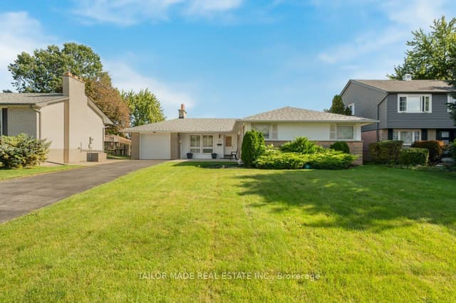 Detached at 22 Greystone Crescent, Brampton, ON L6Y 2B3