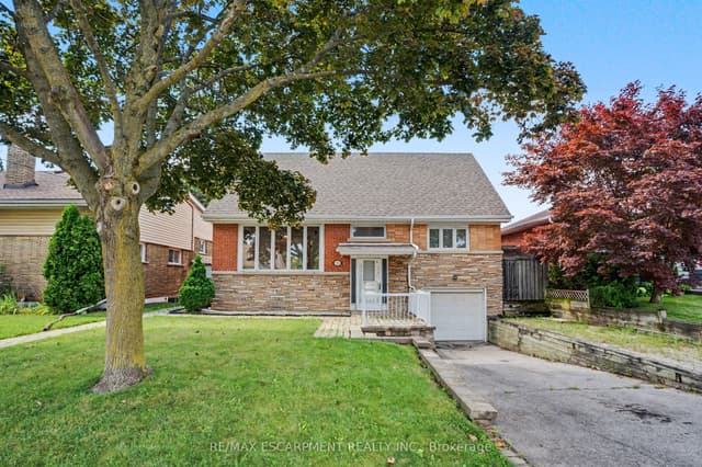 Detached at 100 Hardale Crescent, Hamilton, ON L8T 1Y3