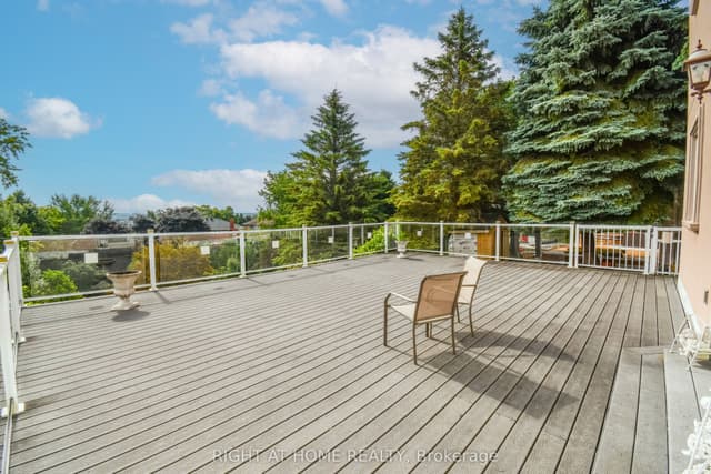 Detached at 11 Thackeray Crescent, Barrie, ON L4N 6J6
