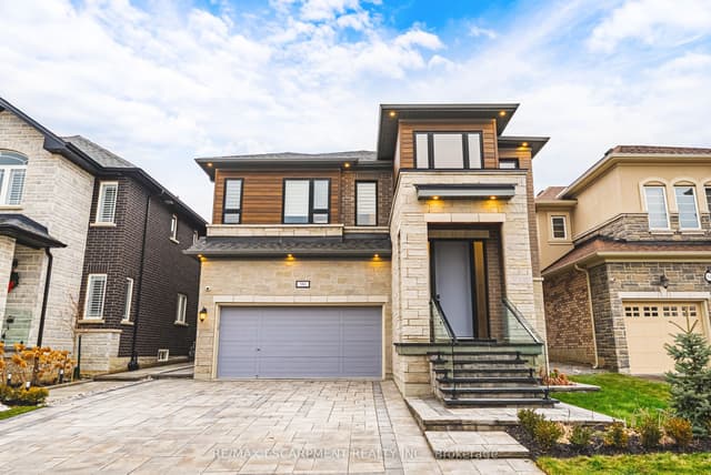 Detached at 90 Robertson Road, Hamilton, ON L9K 0H8