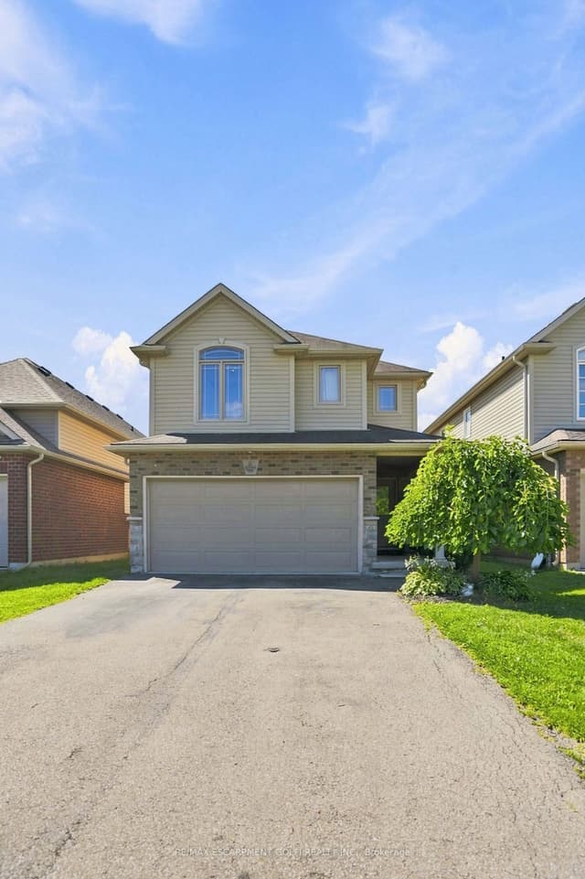 Detached at 8540 Milomir Street, Niagara Falls, ON L2H 0B6