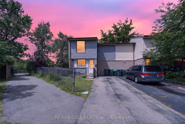 Att/Row/Townhouse at 13 Gold Pine Court, Brampton, ON L6S 2K6