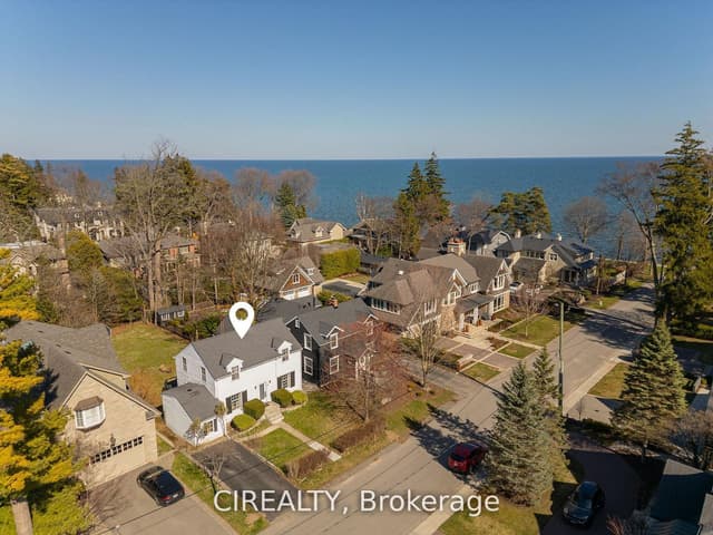 Detached at 25 Howard Avenue, Oakville, ON L6J 3Y2
