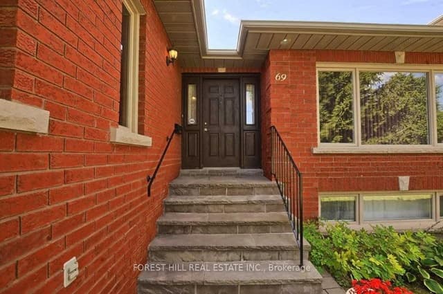 Detached at 69 Oxford Street, Richmond Hill, ON L4C 4L6