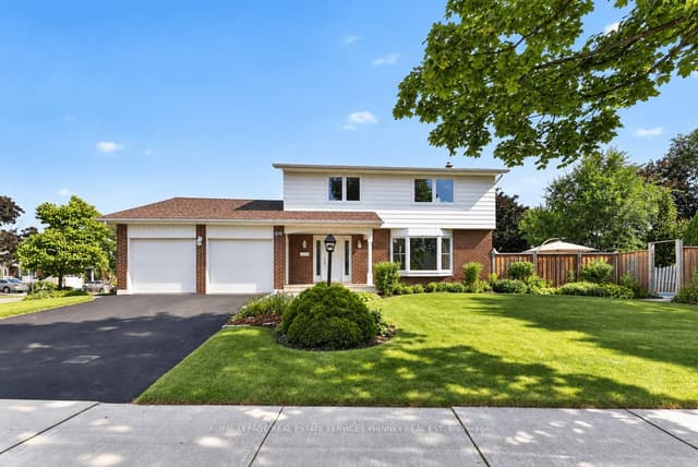 Detached at 838 Saddle Crescent, Mississauga, ON L4Y 2V8