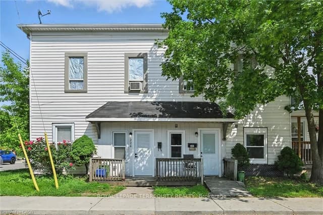 Multiplex at 224 Rosslyn Avenue N, Hamilton, ON L8L 7P7