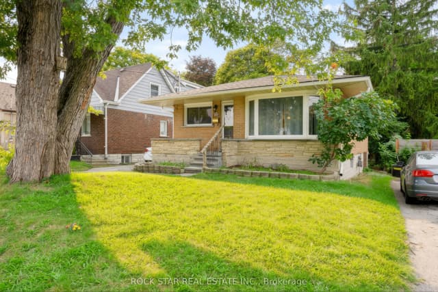 Detached at 82 Franklin Street N, Kitchener, ON N2A 1X9