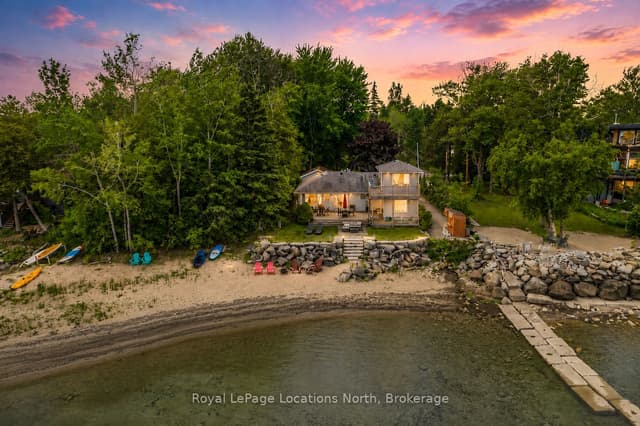 Detached at 2222 Shore Lane, Wasaga Beach, ON L9Z 2X7