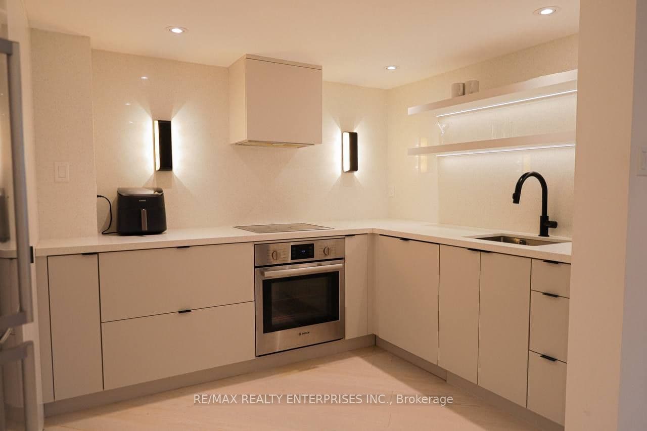 Suite 600 · Floor 6, Unit 600 · 38 Elm St