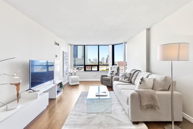 Condo Apartment at 7420 Bathurst Street 812, Vaughan, ON L4J 6X4