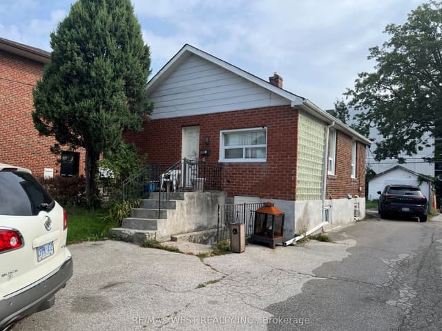 Detached at 165 Thirtieth Street, Toronto, ON M8W 3C3, Toronto W06