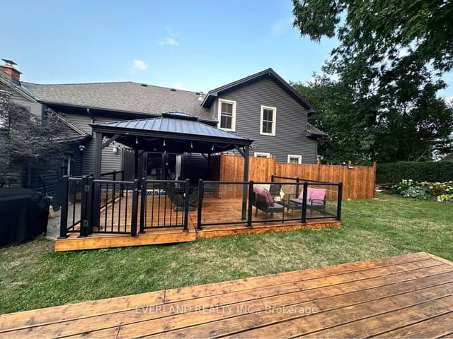 Detached at 3369 St Paul Avenue Ensuite 2, Niagara Falls, ON L2J 2M3
