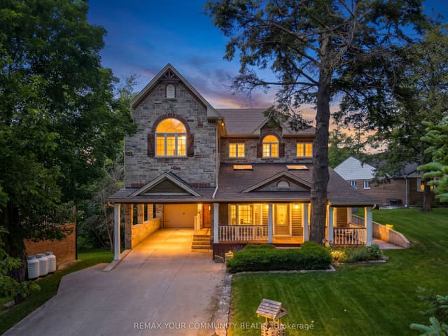 Detached at 124 Elmpine Trail, King, ON L7B 1K4