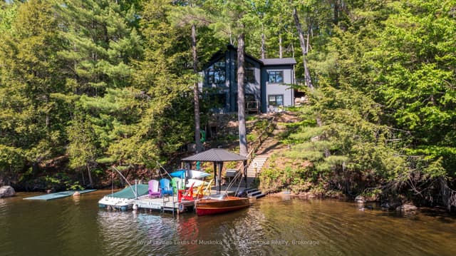 Detached at 1062 Pennwood Road 5, Muskoka Lakes, ON P0B 1J0