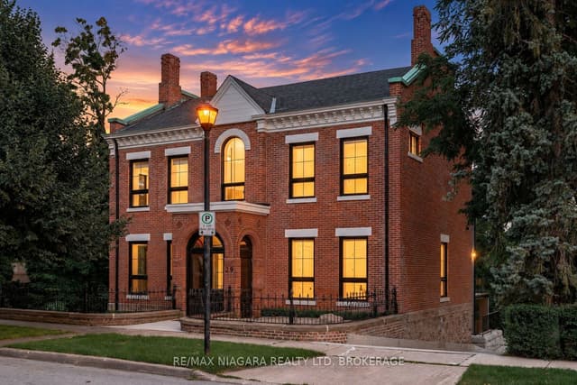 Detached at 29 Yates Street, St. Catharines, ON L2R 5R3