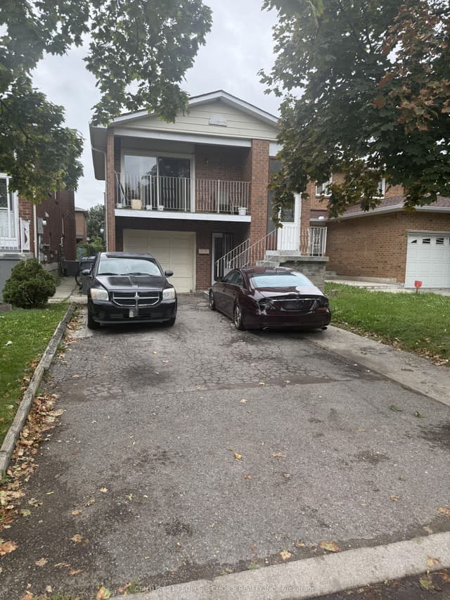 Detached at 23 Deerpark Crescent, Brampton, ON L6X 2T6