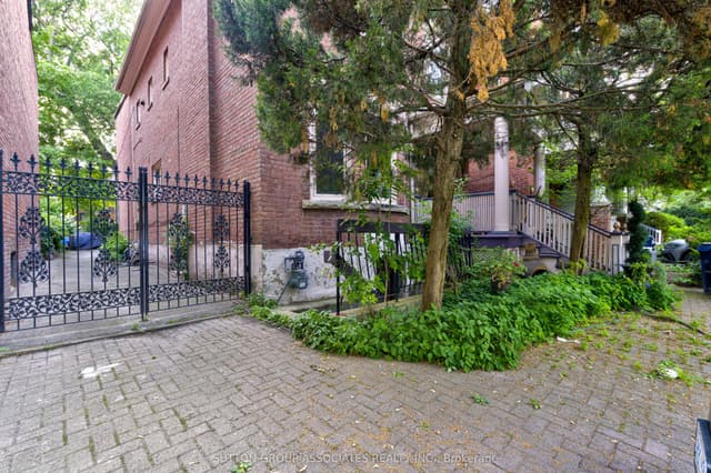 Triplex at 192 Albany Avenue Basement, Toronto, ON M5R 3C6, Toronto C02