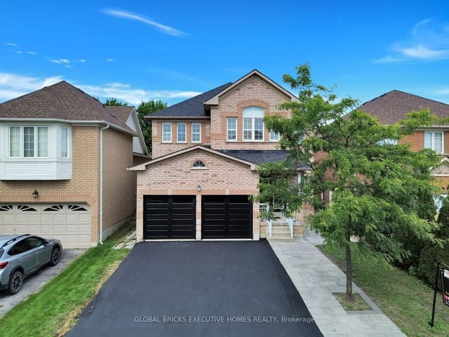 Detached at 122 Pappain Crescent, Brampton, ON L7A 3J7
