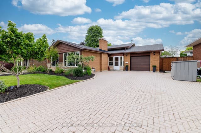 Detached at 14 Stanley Street, St. Catharines, ON L2M 1S6