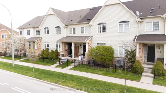 Att/Row/Townhouse at 111 Civic Centre Drive, Whitby, ON L1R 0C8