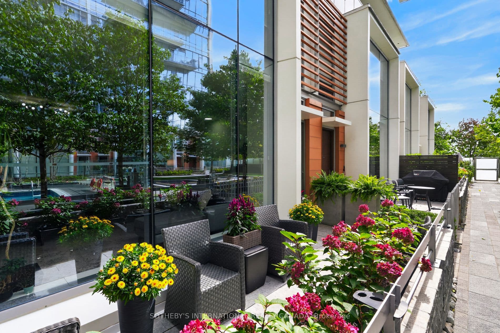 Suite TH 114, Unit TH 114 · 29 Queens Quay E