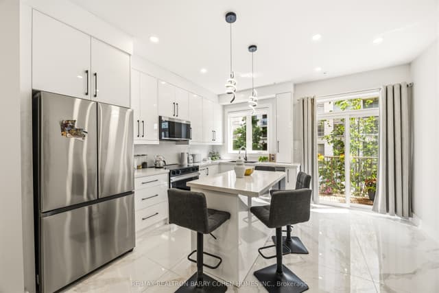 Condo Townhouse at 21 Galleria Parkway 21, Markham, ON L3T 0A4